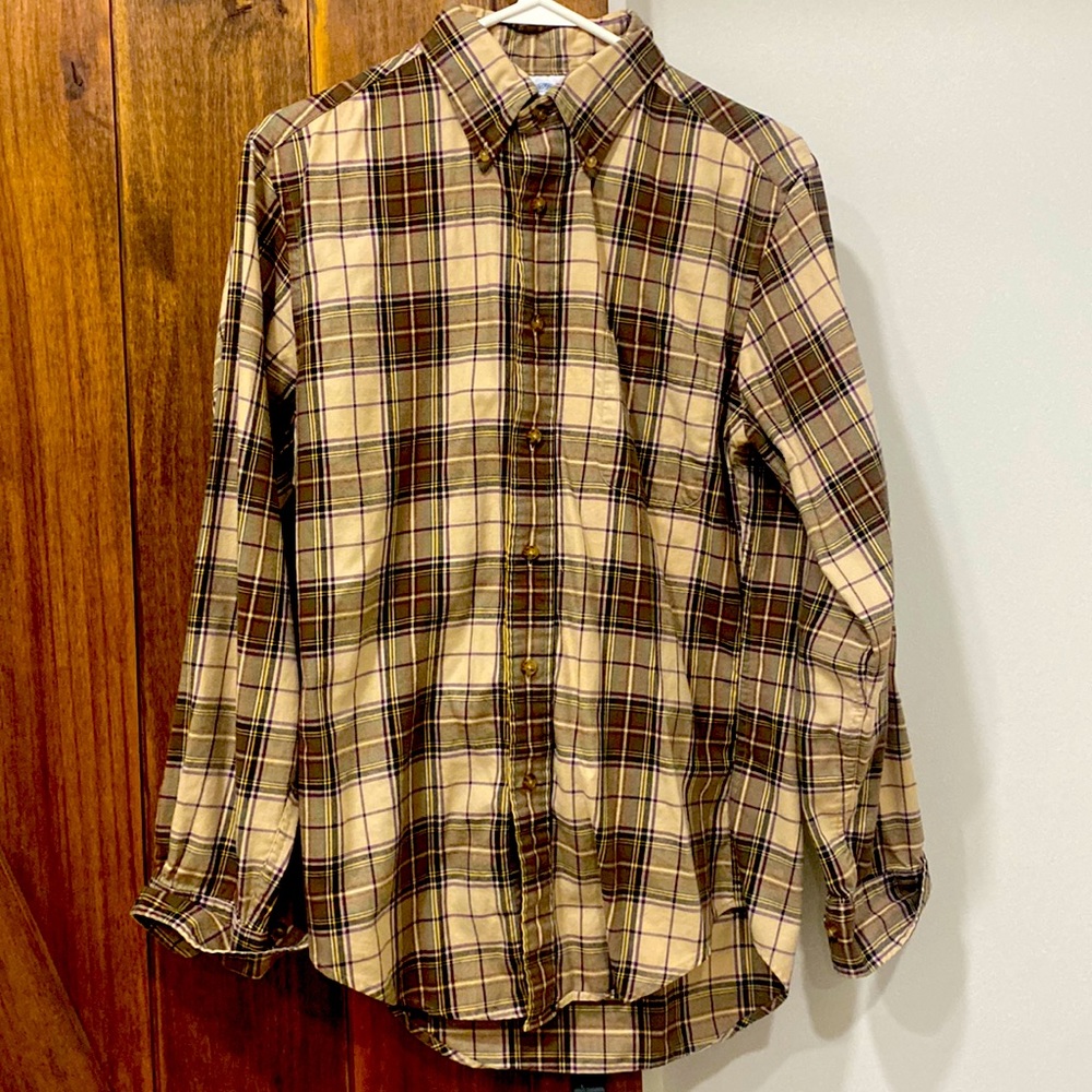 Brooks brothers button up. Great condition. Lightly worn.